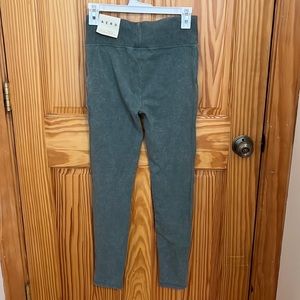 Aeropostale Legging Ultra High Rise Size M, Brand New